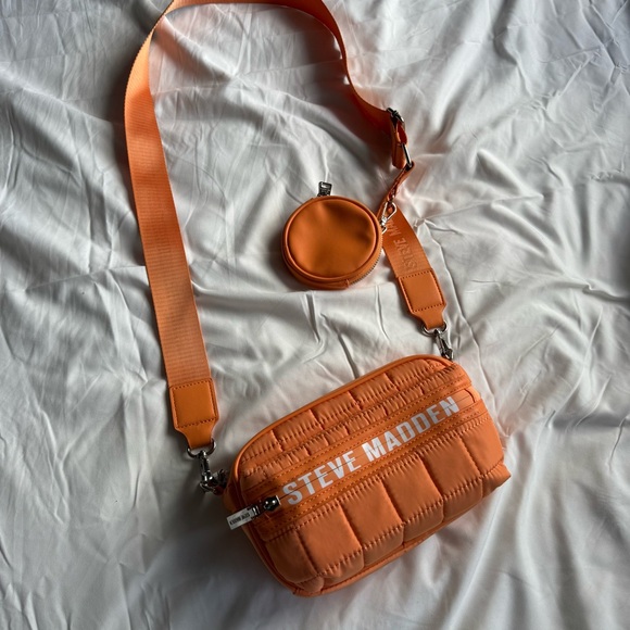 Steve Madden Handbags - Steve Madden orange cross body bag